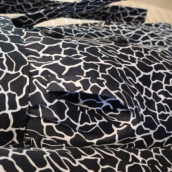 Vertigo Paris Women's Black and White Stretch Cotton Trench Coat (Sz S) - Picture 3 of 11